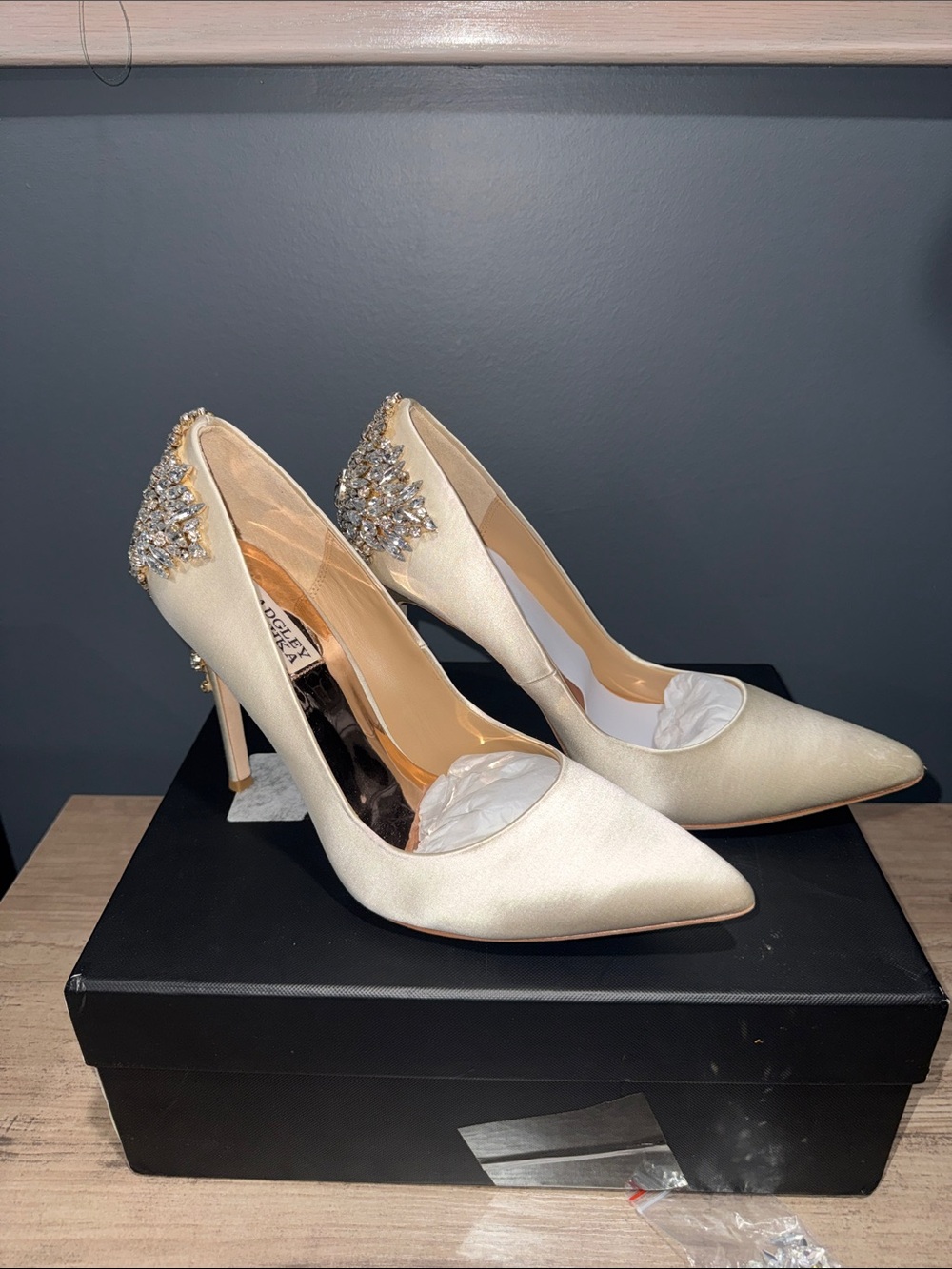 Badgley Mischka Ivory Satin Crystal Embellished Heels Size 9.5